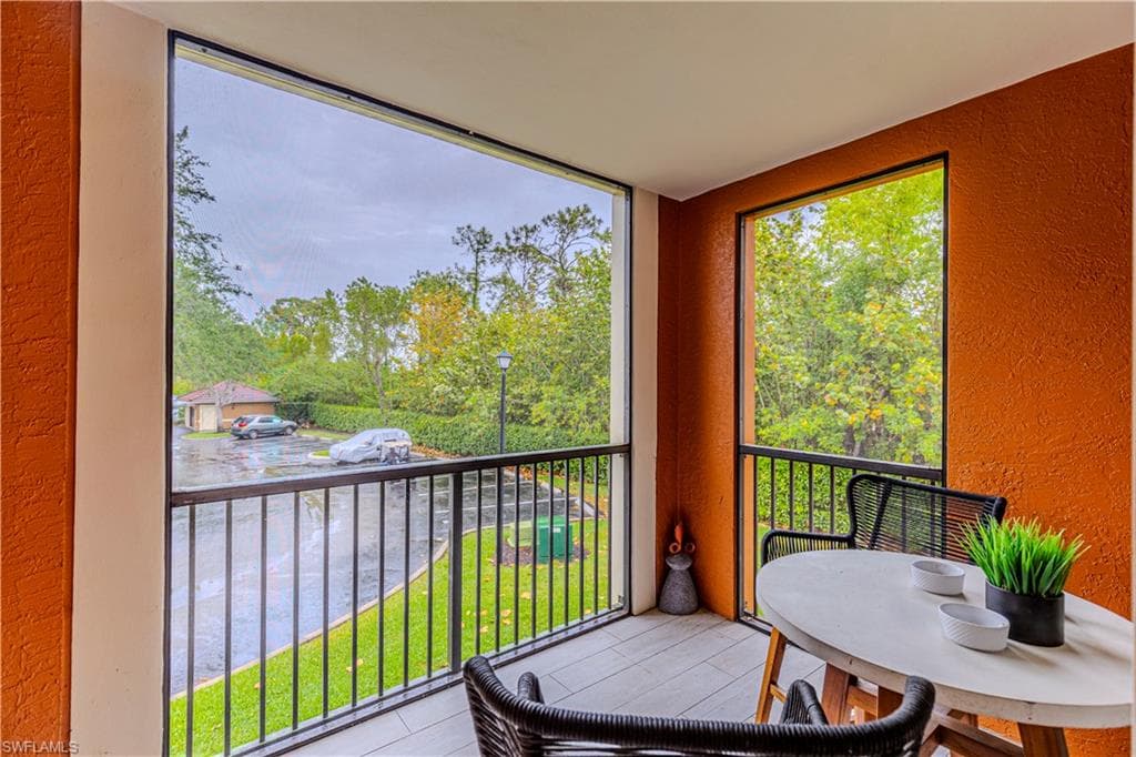 1205 Reserve WAY 8 NAPLES, FL 34105