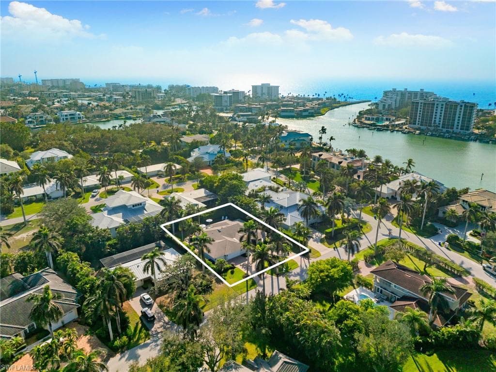 320 Putter Point DR NAPLES, FL 34103