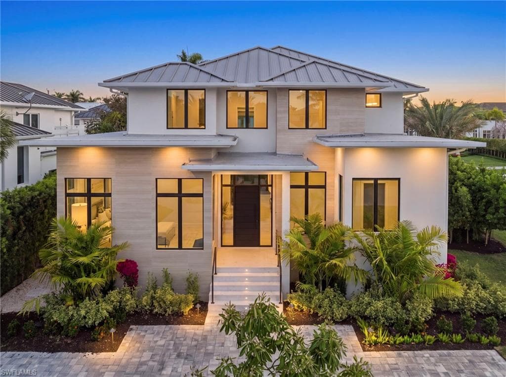 581 14th AVE S NAPLES, FL 34102