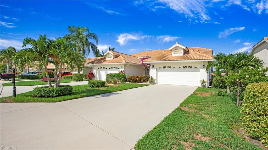 8022 Palomino DR 52 NAPLES, FL 34113