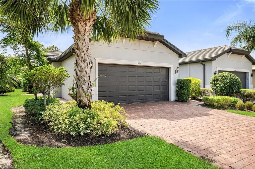 7690 Jacaranda LN NAPLES, FL 34114