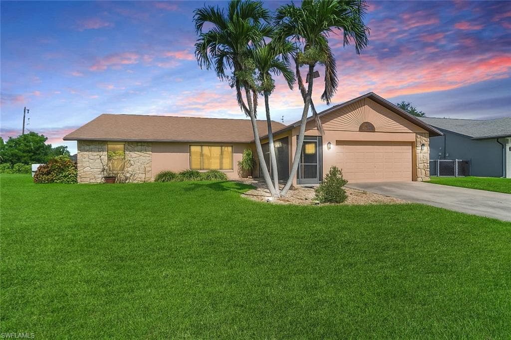 124 12th CT CAPE CORAL, FL 33990