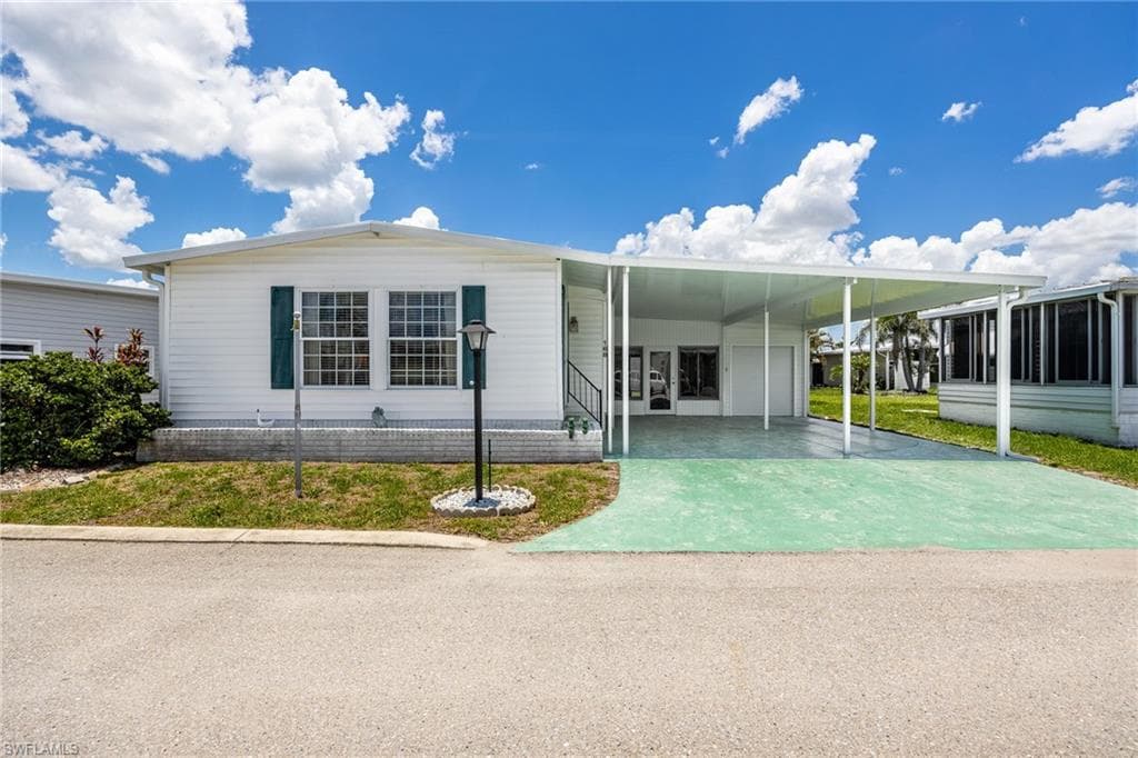 168 Yancey LN NORTH FORT MYERS, FL 33903