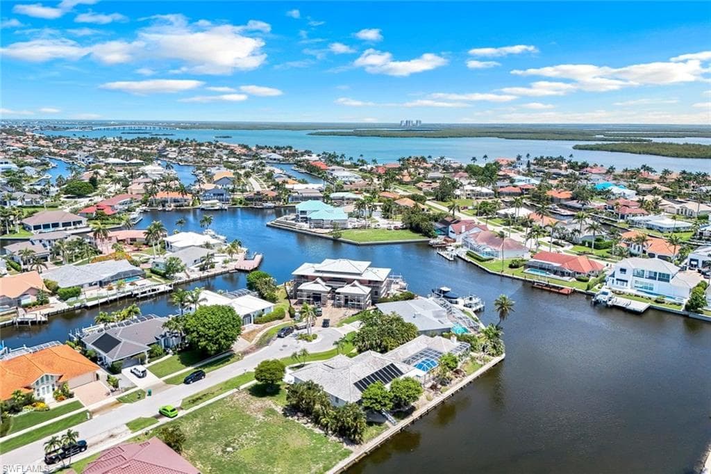 1895 Woodbine CT MARCO ISLAND, FL 34145