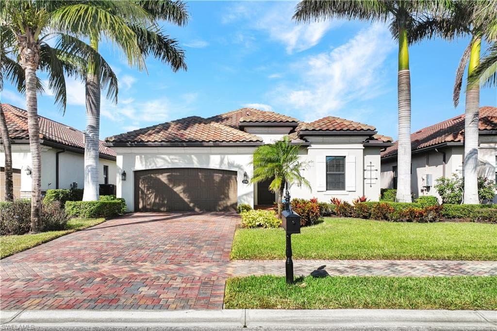 2786 Aviamar CIR NAPLES, FL 34114