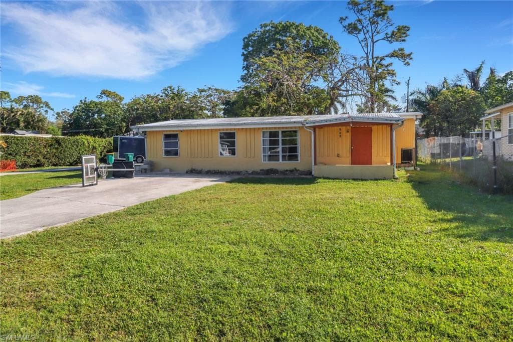 156 4th ST NAPLES, FL 34113