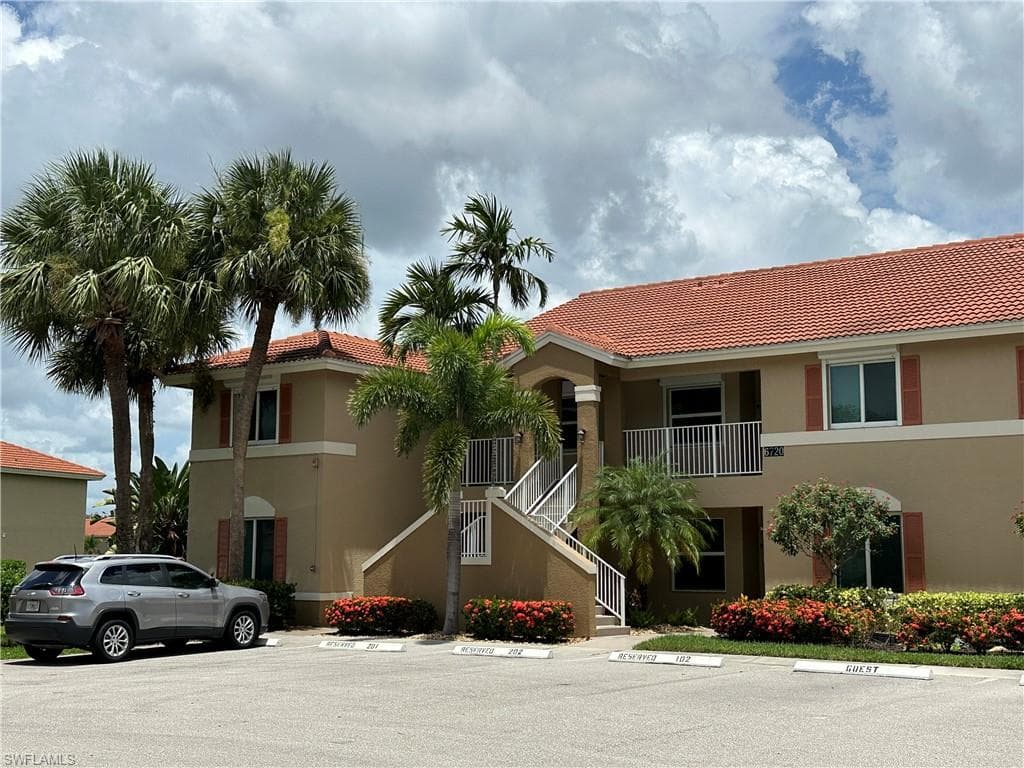 6720 Huntington Lakes CIR 202 NAPLES, FL 34119