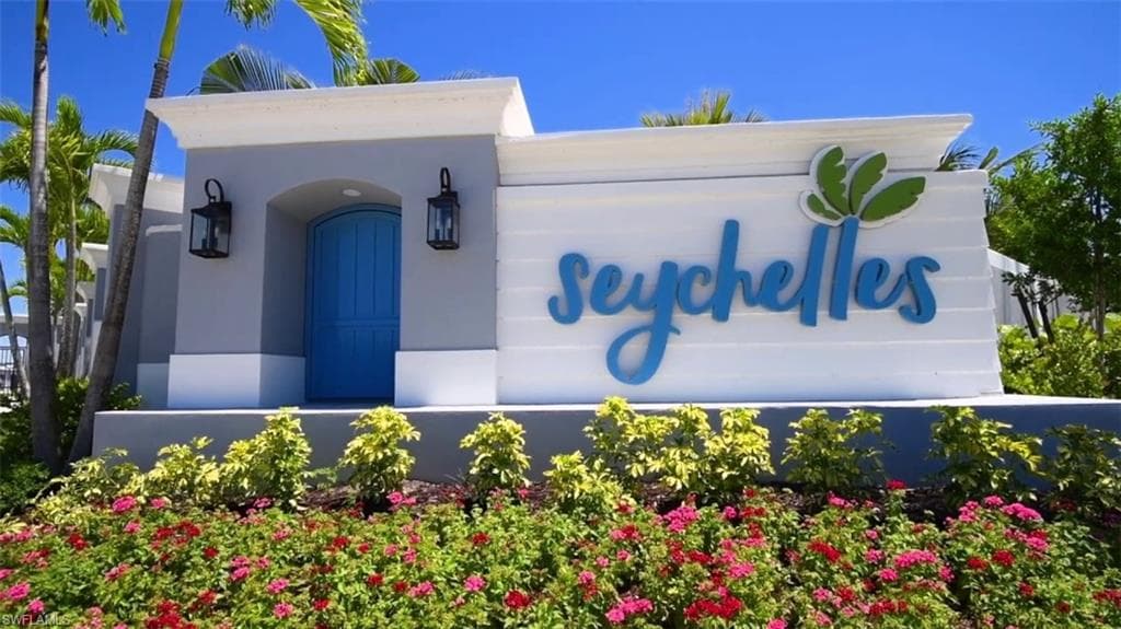 2567 Seychelles DR 206 NAPLES, FL 34112