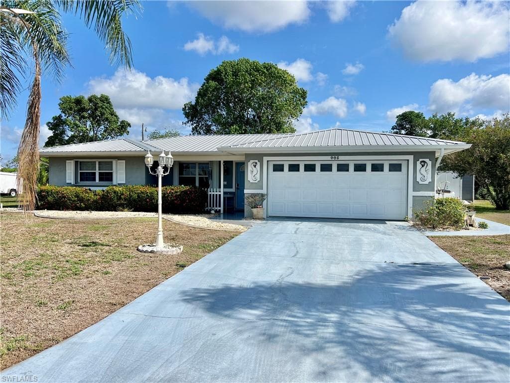 405 Parkside ST LEHIGH ACRES, FL 33936
