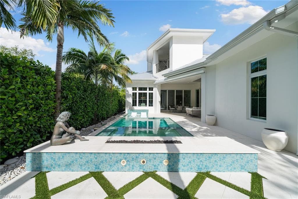 150 6th ST N NAPLES, FL 34102