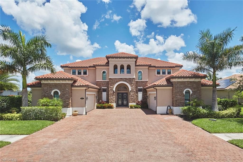 1633 Songbird CT NAPLES, FL 34120