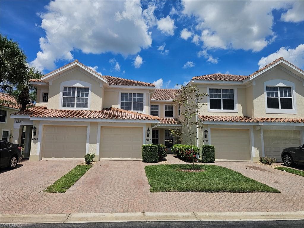 1380 Tiffany LN 2207 NAPLES, FL 34105