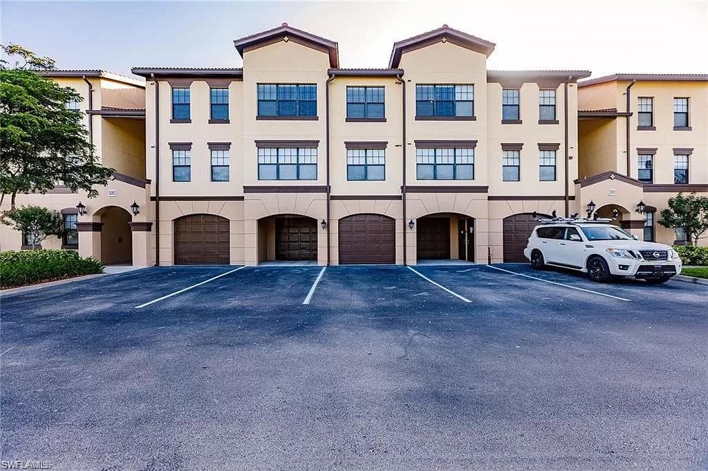 13010 Positano CIR 101 NAPLES, FL 34105