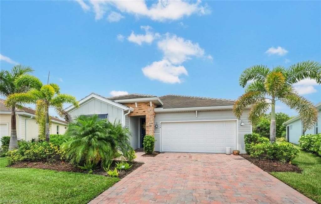 374 Deauville LOOP NAPLES, FL 34114