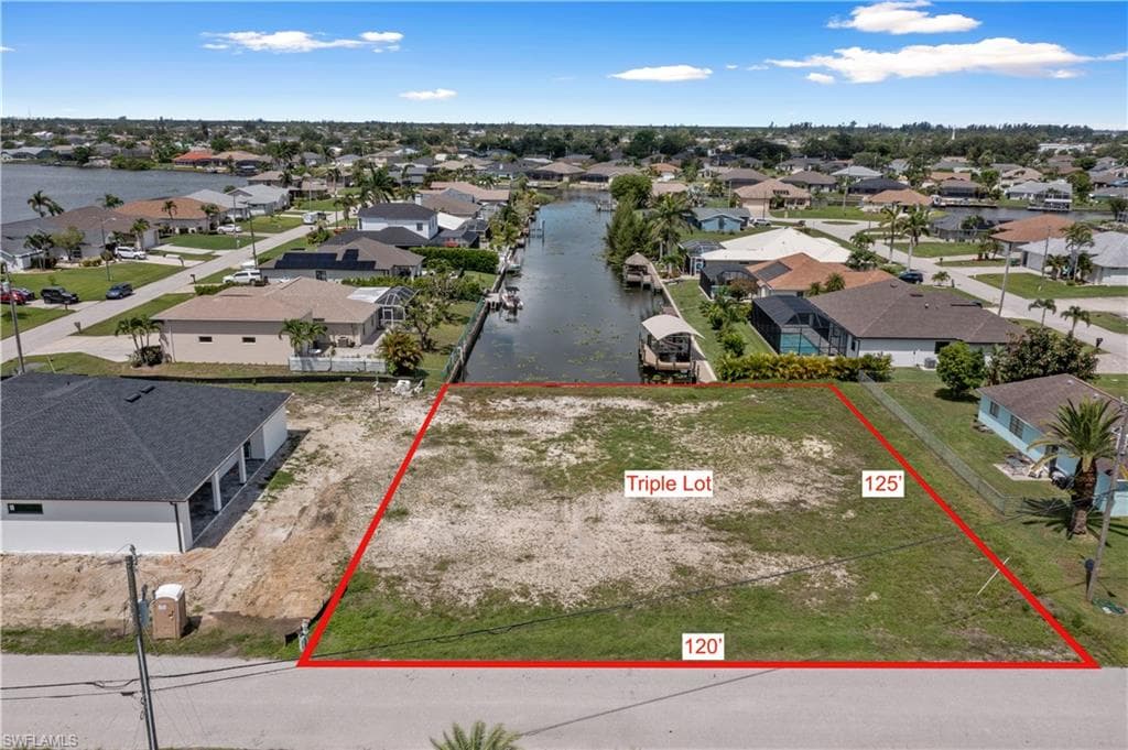 824 SW 4th PL CAPE CORAL, FL 33991