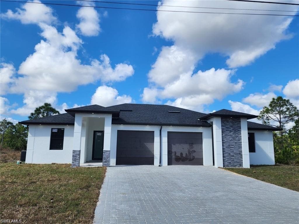 386 Bell BLVD S LEHIGH ACRES, FL 33974