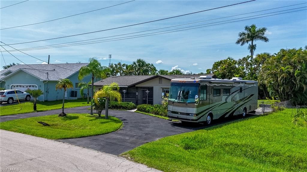 457 Grenier DR NORTH FORT MYERS, FL 33903