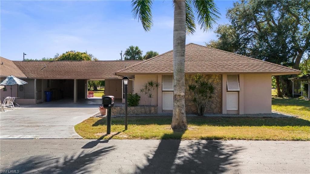 235 Thistle CT LEHIGH ACRES, FL 33936