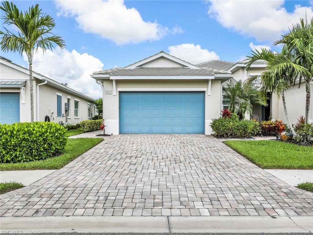 8841 Saint Lucia DR NAPLES, FL 34114