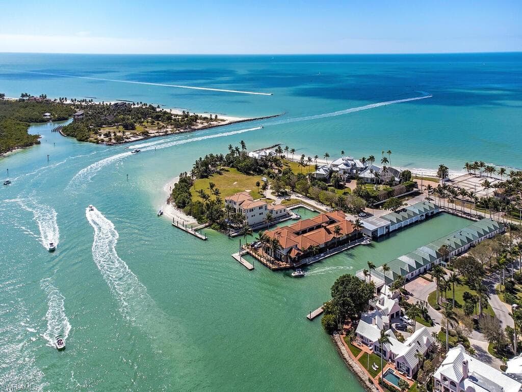 61 COVE LN NAPLES, FL 34102