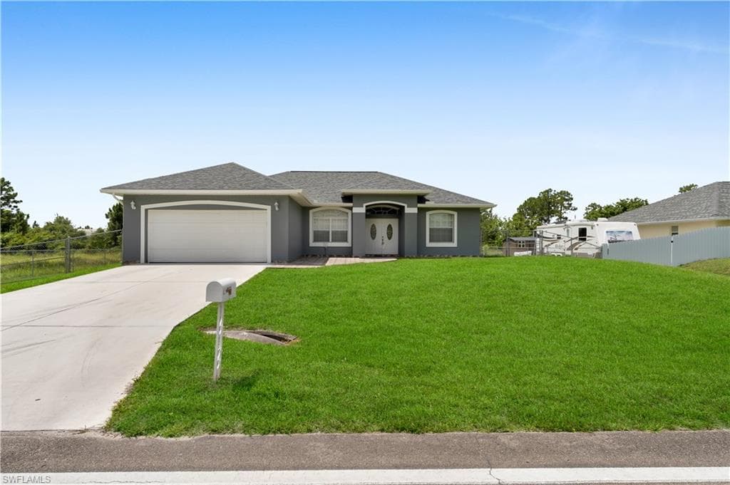 902 E 10th ST LEHIGH ACRES, FL 33972