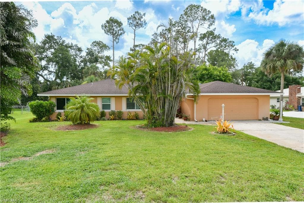 212 Lake AVE LEHIGH ACRES, FL 33936