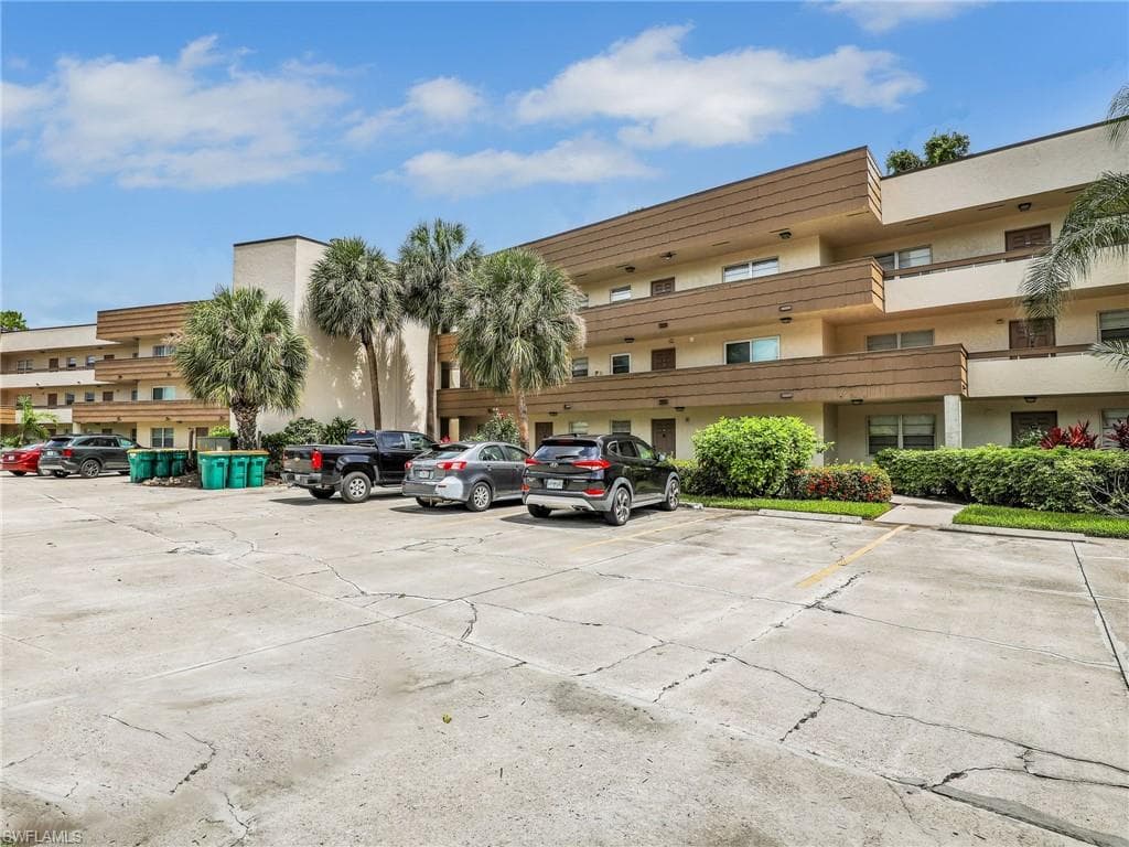 499 Forest Lakes BLVD 207 NAPLES, FL 34105