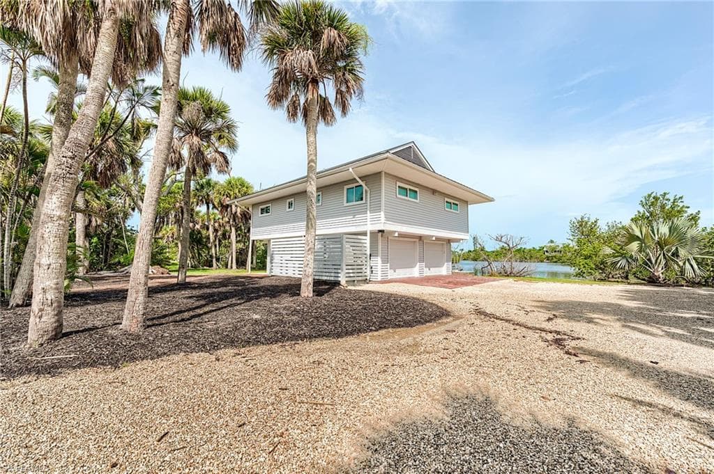 9455 Beverly LN SANIBEL, FL 33957