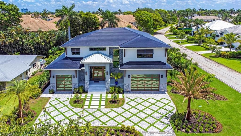 655 Parkview LN NAPLES, FL 34103