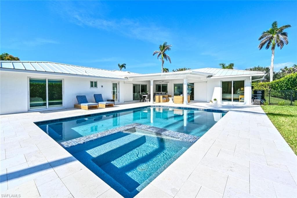 646 Park Shore DR NAPLES, FL 34103