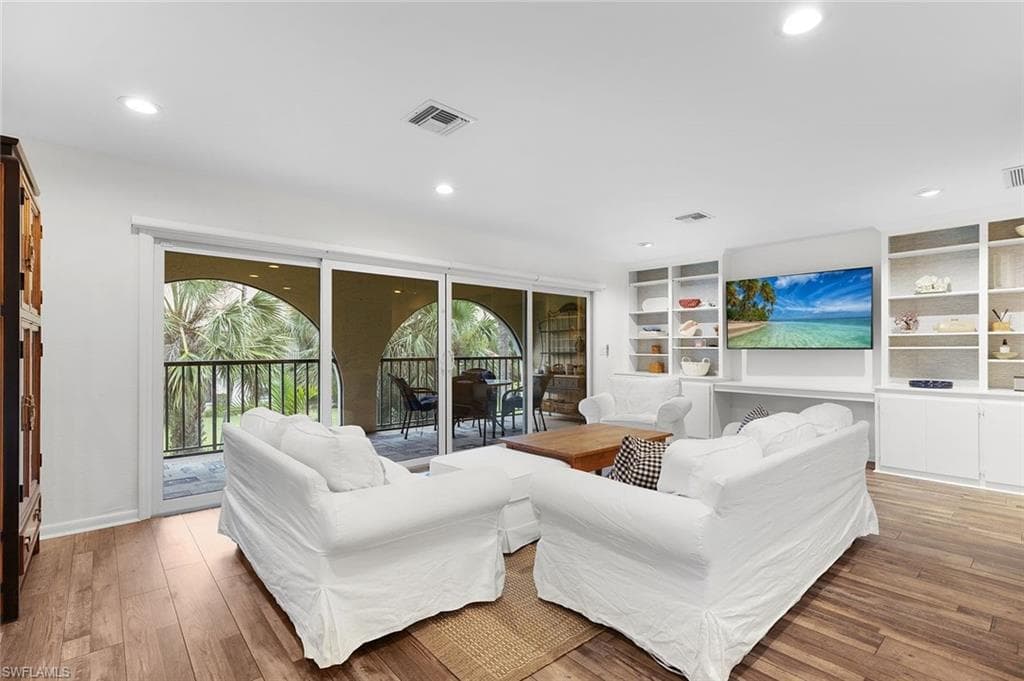 3360 10th ST N 1210 NAPLES, FL 34103