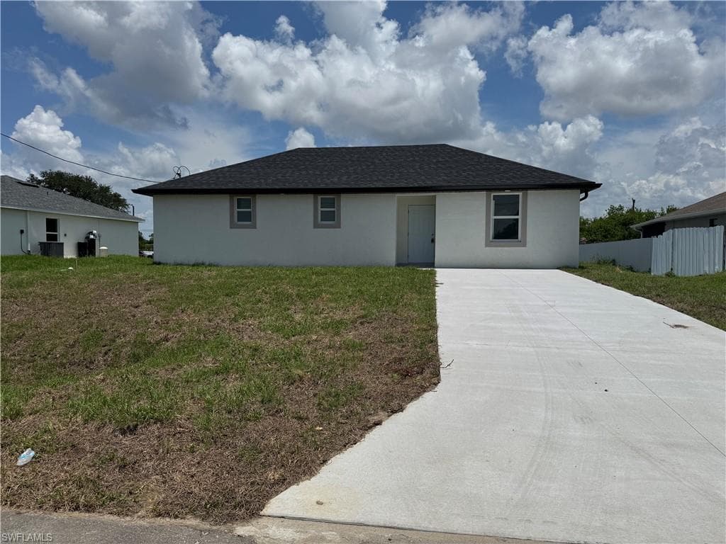 2902 27th ST SW LEHIGH ACRES, FL 33976