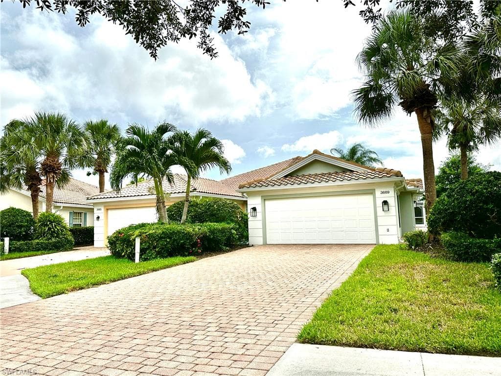3689 Yakobi LN NAPLES, FL 34119