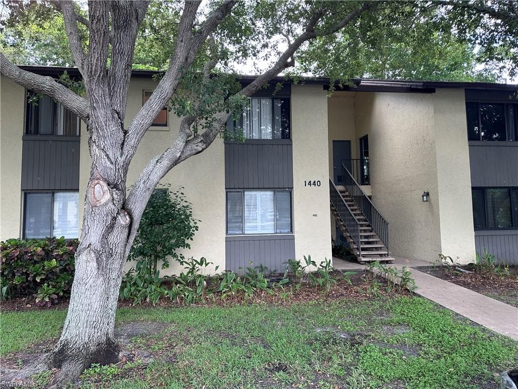 1440 Green Valley CIR 601 NAPLES, FL 34104