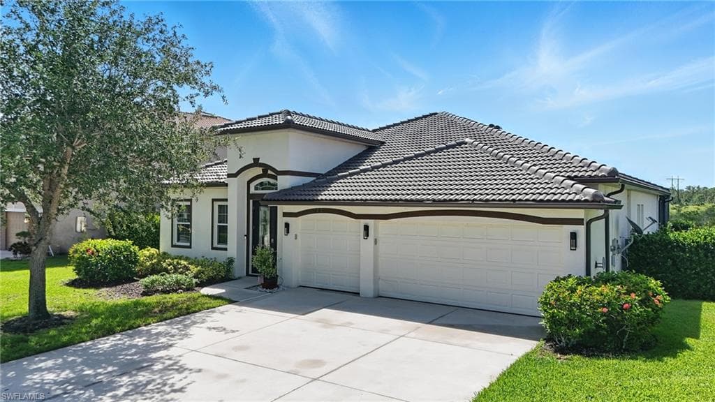 2541 Sawgrass Lake CT CAPE CORAL, FL 33909