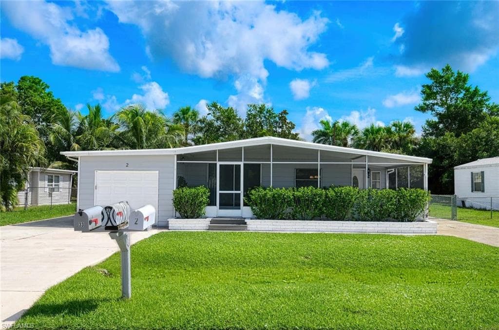 2 Sonderhen DR NAPLES, FL 34114