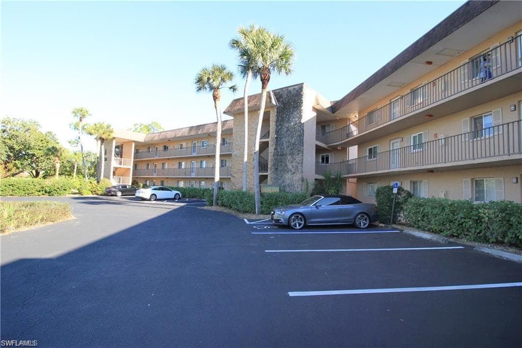5667 Rattlesnake Hammock 302B NAPLES, FL 34113