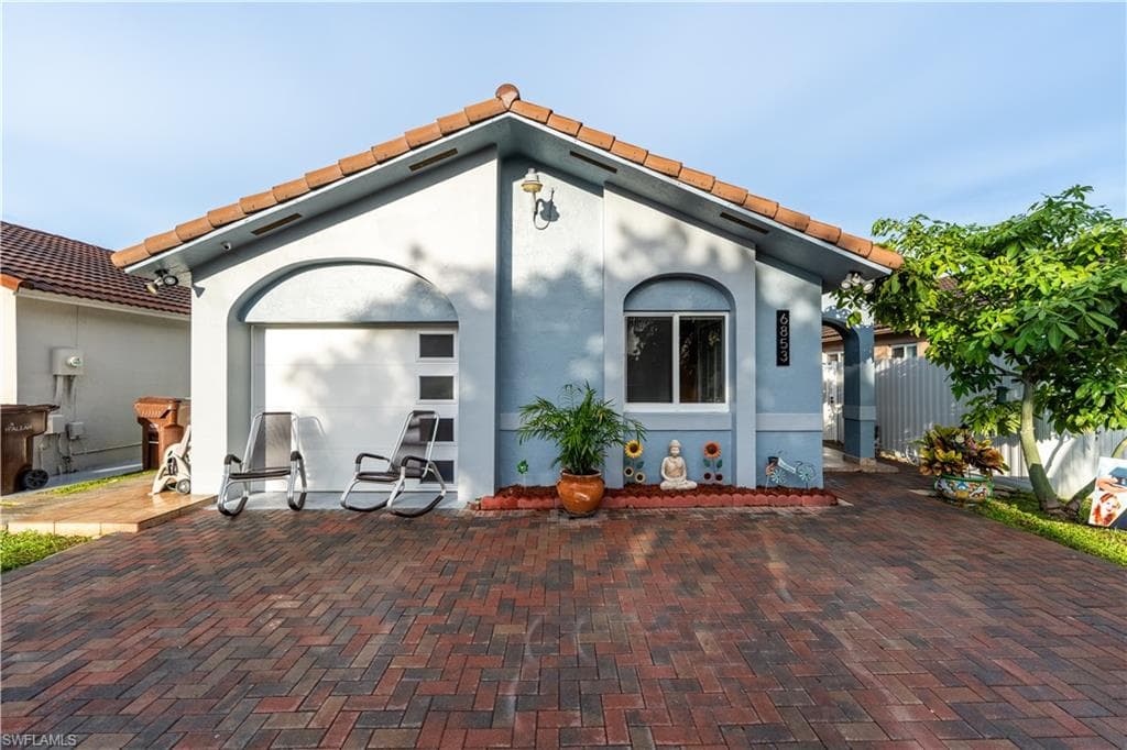 6853 W 25 CT HIALEAH GARDENS, FL 33016
