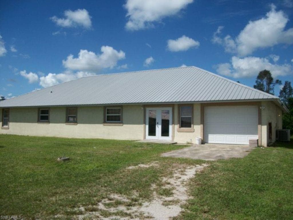 1084 North Ave A MOORE HAVEN, FL 33471