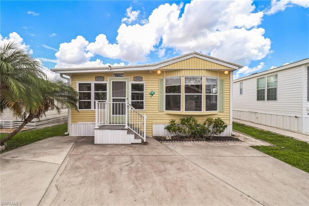 3213 Debbie LN BONITA SPRINGS, FL 34134