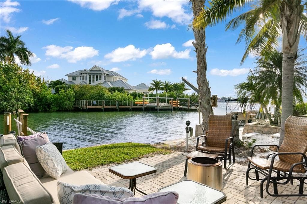 1360 Chesapeake AVE NAPLES, FL 34102