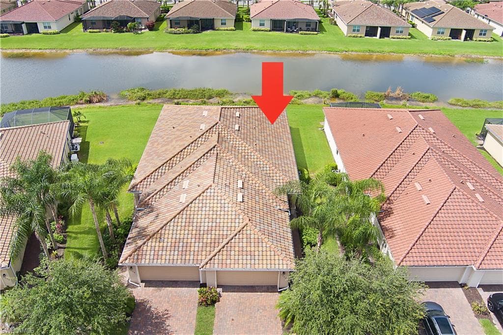 2042 Tamarron LN NAPLES, FL 34120