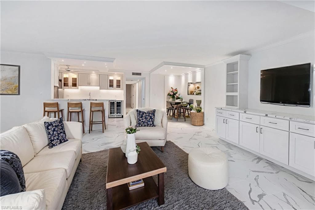 222 Harbour DR 114 NAPLES, FL 34103