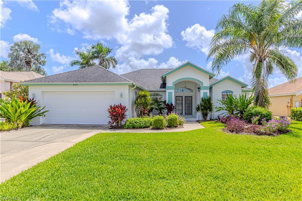 926 Marble DR NAPLES, FL 34104