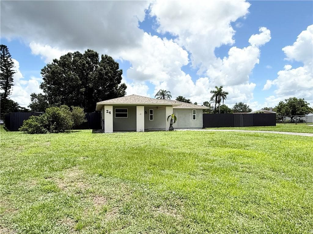 24 Charwood CIR LEHIGH ACRES, FL 33936