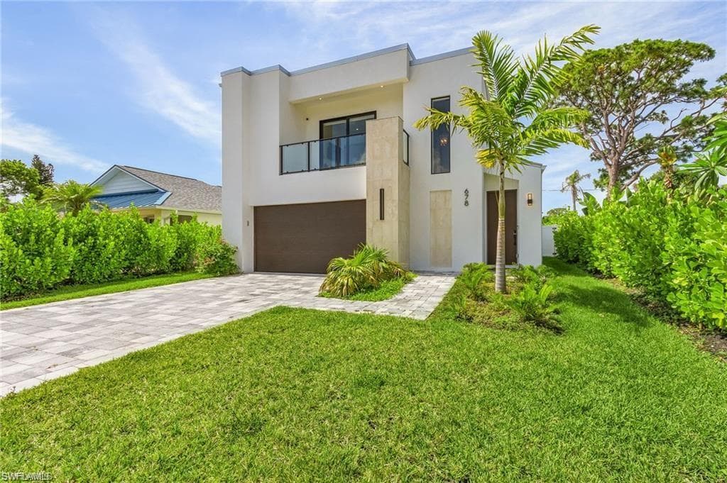 678 95th AVE N NAPLES, FL 34108