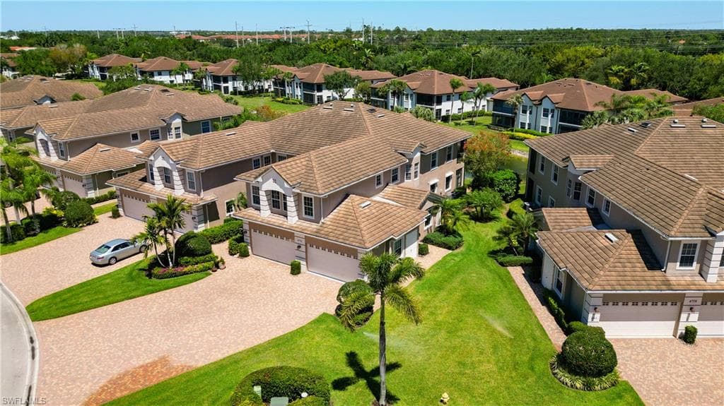 4752 STRATFORD CT 1404 NAPLES, FL 34105