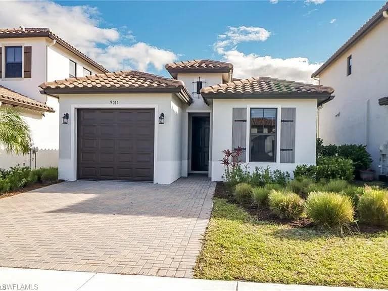 9011 Madrid CIR NAPLES, FL 34104