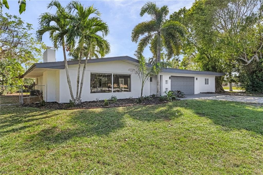 1002 Ione DR FORT MYERS, FL 33919