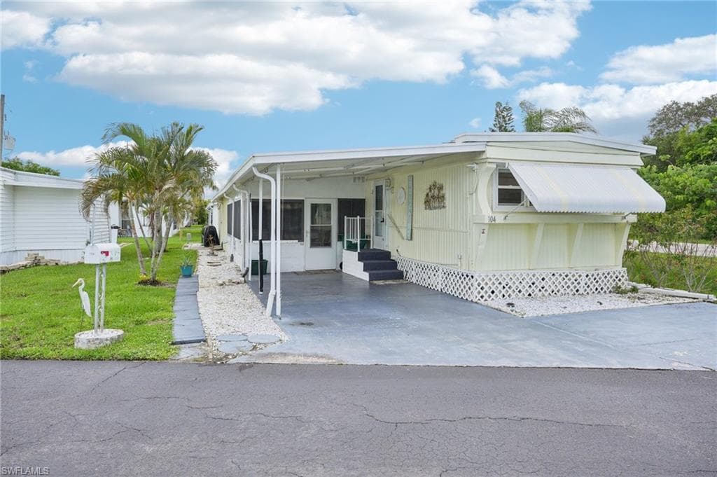104 Willow LN 30 NAPLES, FL 34114